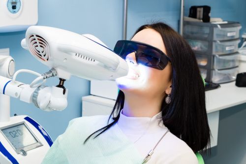 Отбеливание зубов в стоматологии ТоталСтом
