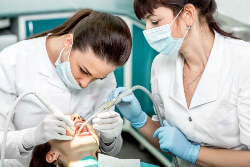 Лечение кариеса в стоматологии ТоталСтом