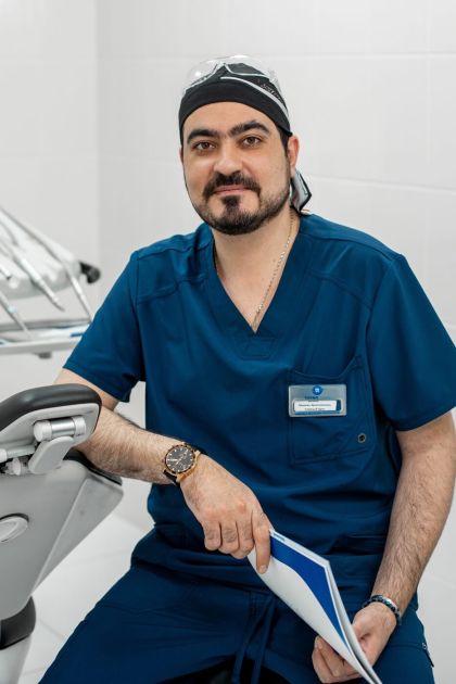 стоматолог - хирург имплантолог