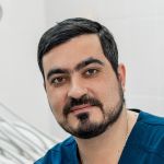 хирург имплантолог Михаил Арменакович Власов клиники ТоталСтом